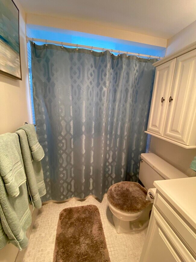 Building Photo - 72 Newport D