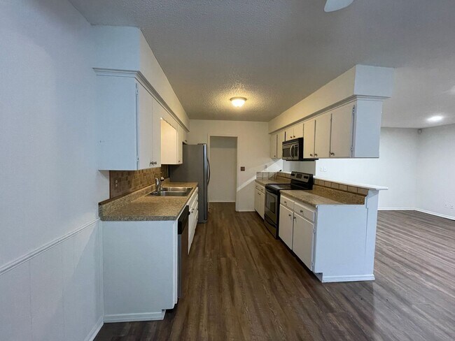 Building Photo - Beautifully Maintained Single-Level Home