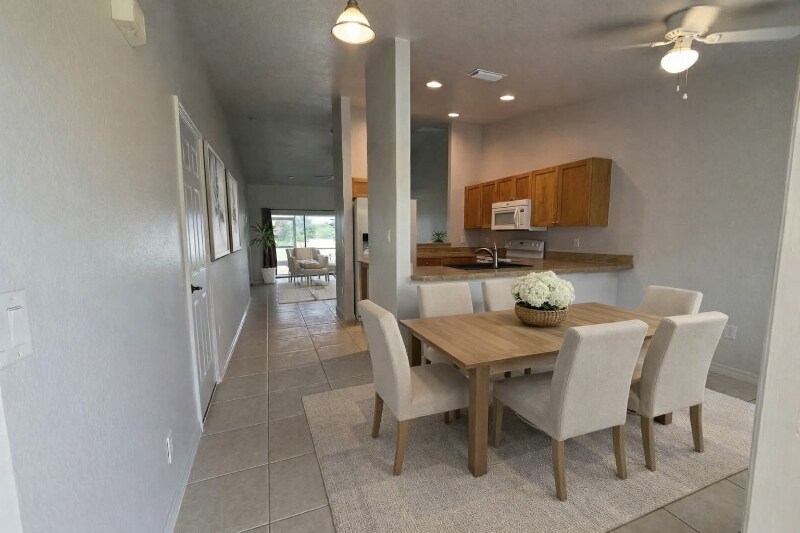 Building Photo - 518 SE 5th Pl