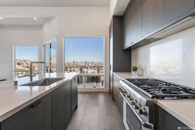 Building Photo - Glen Park: Impressive Top Floor Unfurnishe...