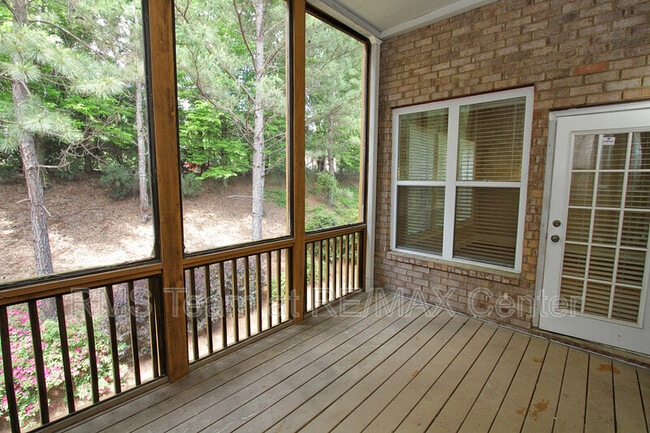 Building Photo - 3029 Woodwalk Dr