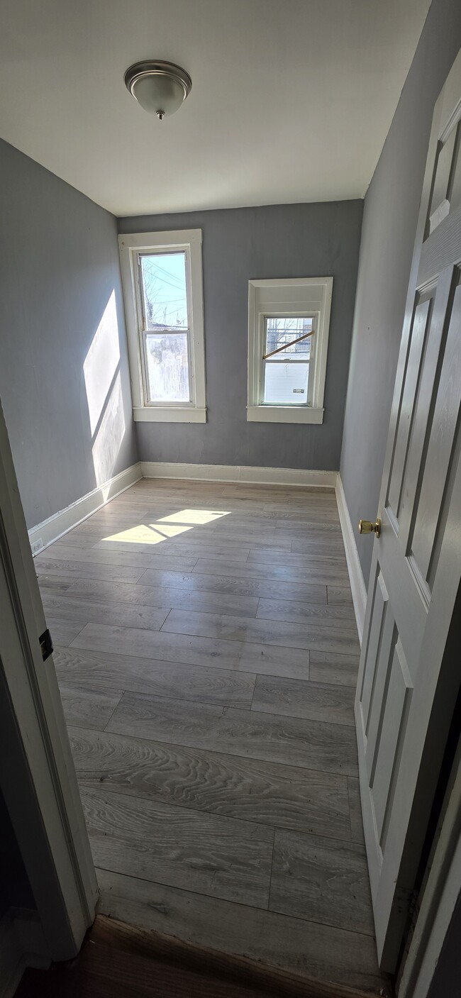 Building Photo - 2329 Windsor Ave