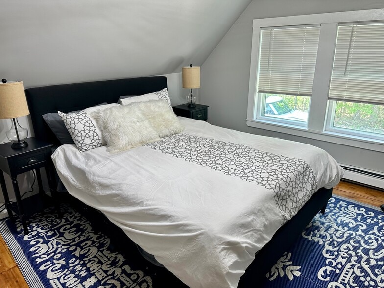 Building Photo - 6 Hill Rd