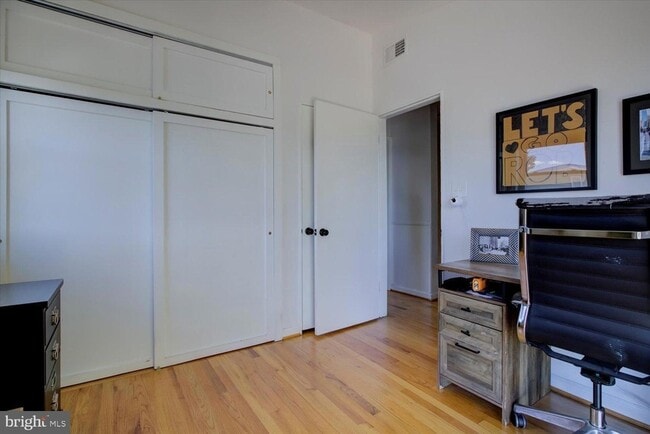 Building Photo - 5208 10th Pl S