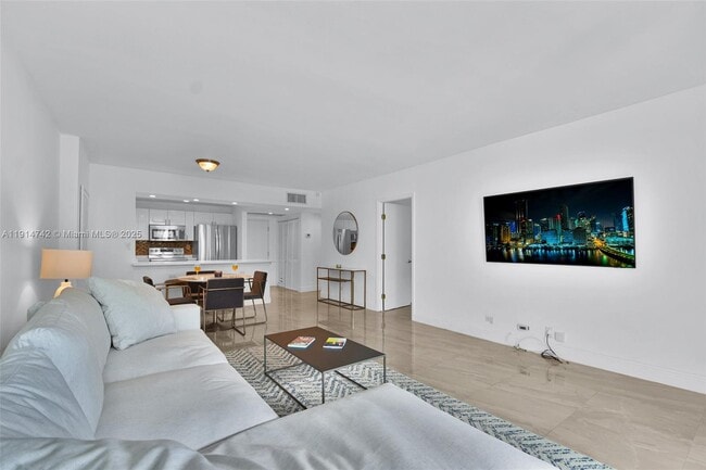 Building Photo - 2301 Collins Ave