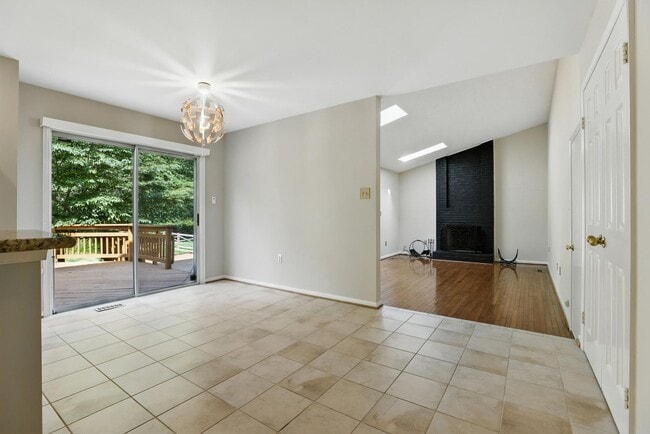 Building Photo - 14720 Peachwood Dr