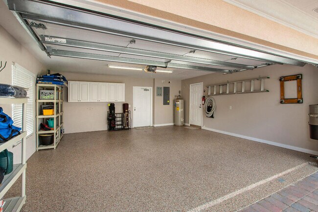 Building Photo - 813 Niemen Dr