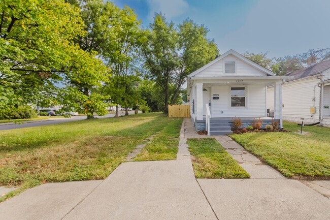 Building Photo - Beautiful Renovated 3 Bedroom and 2 Bathroom Home