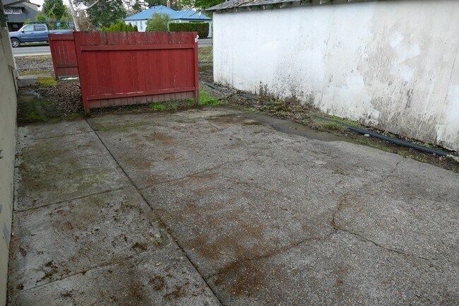 Building Photo - SE Arista Dr - 1 bedroom apartment in the ...