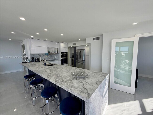 Building Photo - 1920 S Ocean Dr