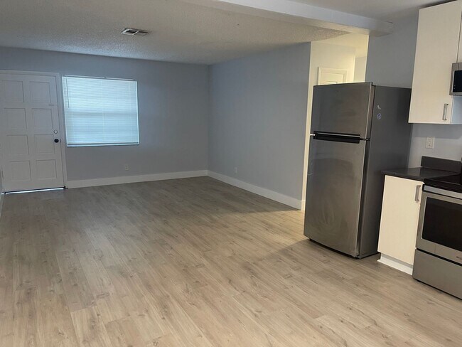 Building Photo - 780 NE 46th Ct