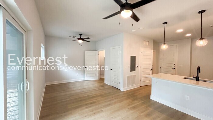 Building Photo - 3101 Govalle Ave