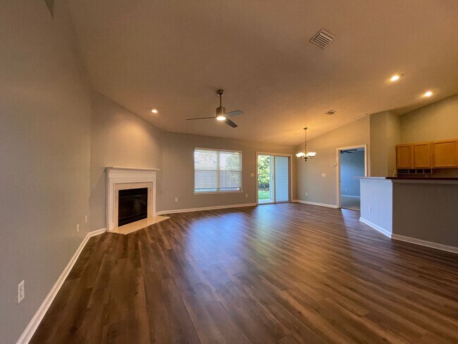 Building Photo - ** Coming Soon ** 3 Bedroom in Plum Tree