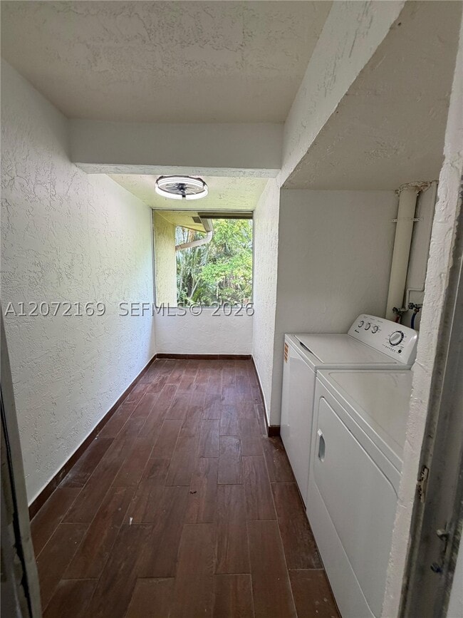 Building Photo - 11101 Royal Palm Blvd