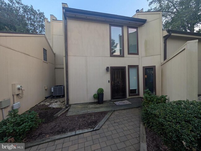 Primary Photo - 3002 Courtside Rd