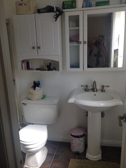 Building Photo - 933 Loma Ave