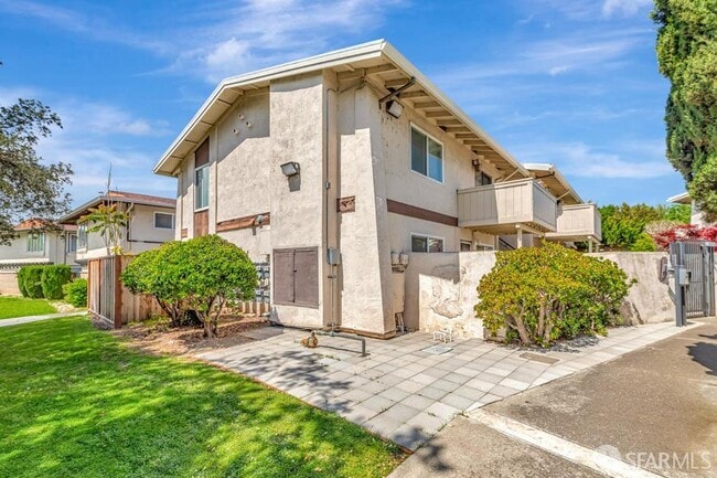 Building Photo - 46728 Crawford St