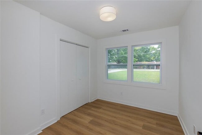 Building Photo - 3026 Brook Dr