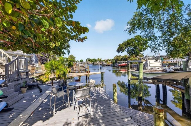 Building Photo - 8705 Bay Pointe Dr