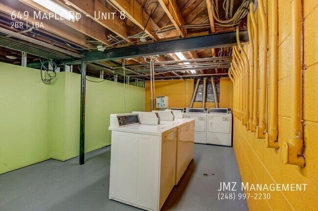 Building Photo - 649 W Maple Rd