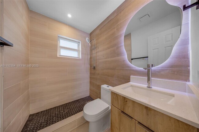 Building Photo - 5195 NE 18th Ave