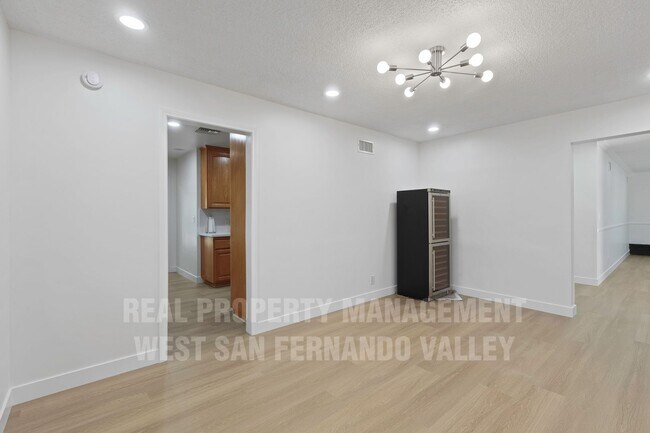 Building Photo - Stunning 3bd Home with Private Outdoor Oasis