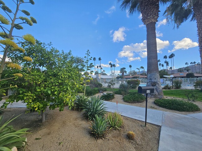 Building Photo - 37800 Da Vall Dr