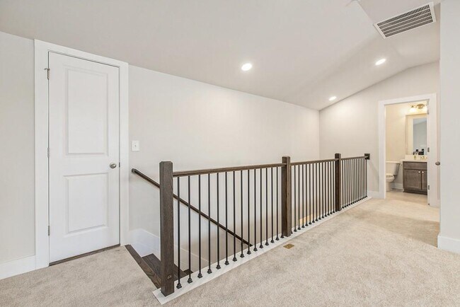 Building Photo - 1247 Winterhaven Dr
