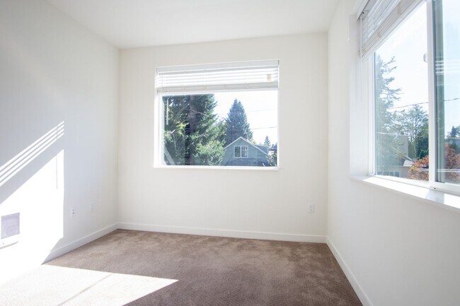 Building Photo - Stylish 2-Bedroom Townhouse in St John's R...