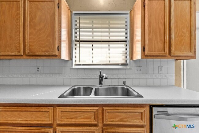 Building Photo - 3923 Oak Valley Dr