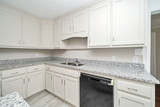 Building Photo - Now Available! Newly Renovated 4-Bedroom H...