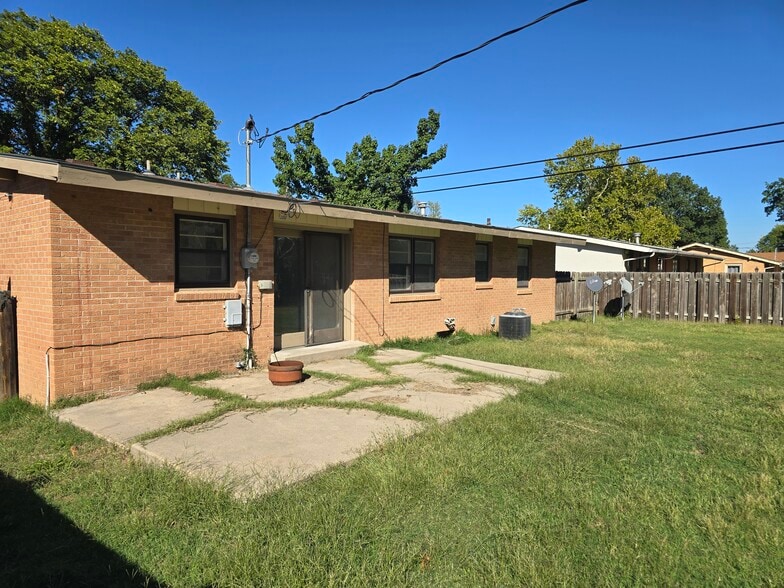 Building Photo - 301 W 27th Ave