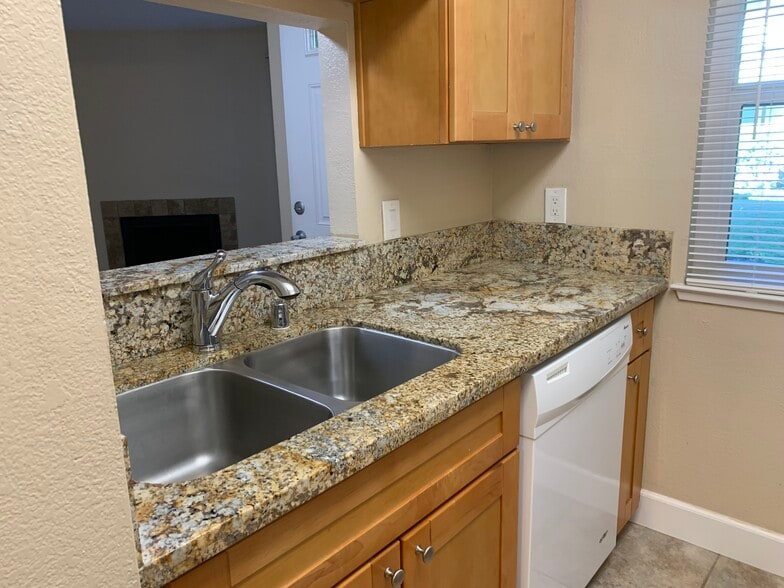 Building Photo - 6250 Havenside Dr