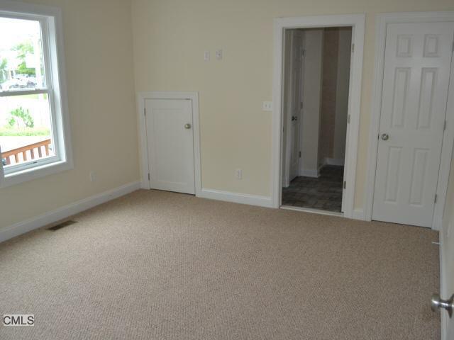 Building Photo - 161 Post Rd