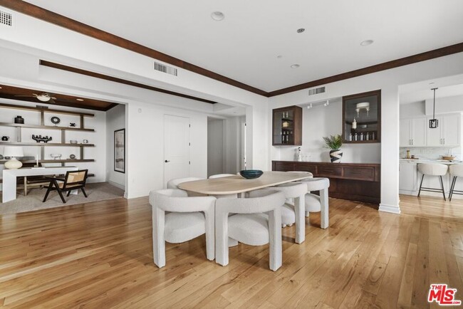 Building Photo - 6241 Crescent Park W