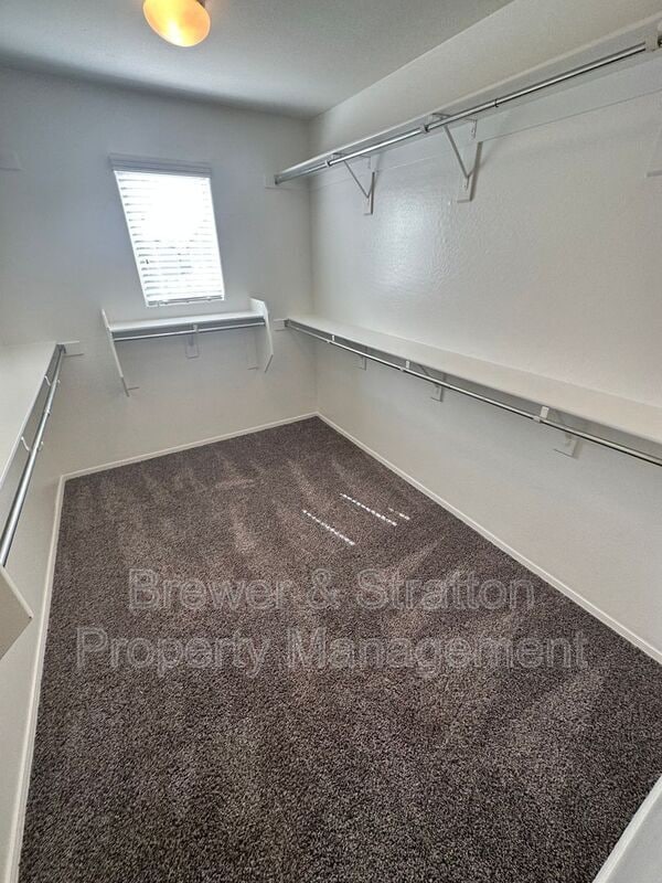 Building Photo - 2677 N Hawthorn Dr