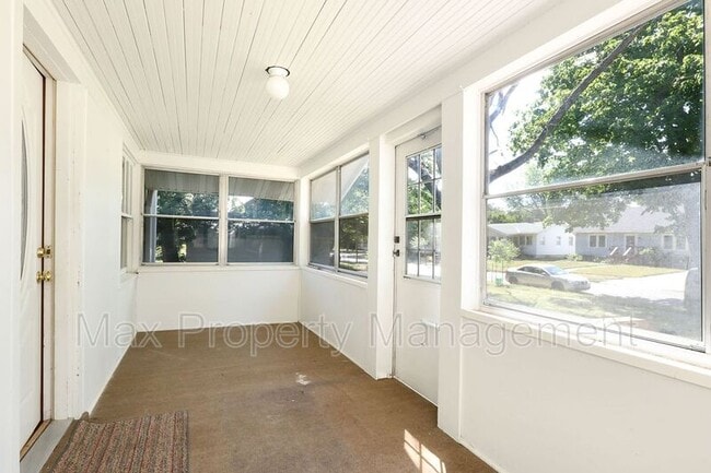 Building Photo - 1113 Douglas Ave