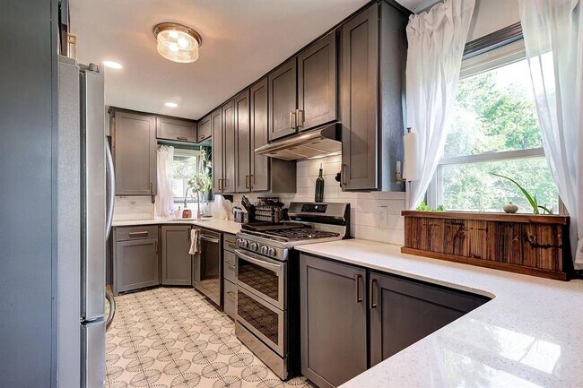 Building Photo - 3801 NW 25th St