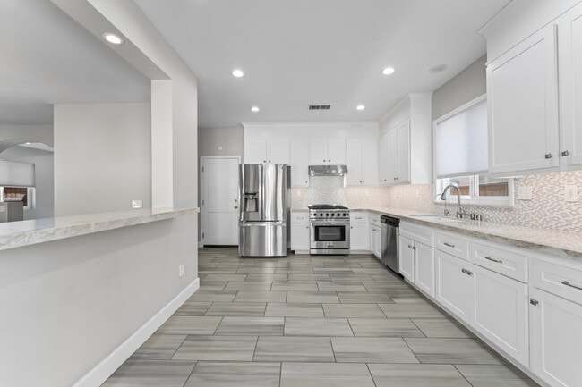 Building Photo - 28511 Silverking Trail