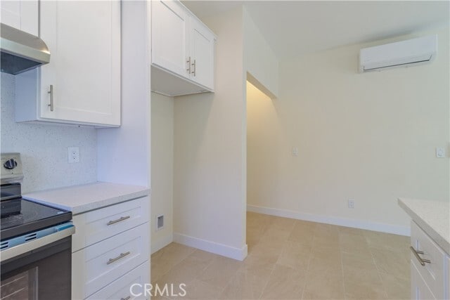 Building Photo - 750 N Bonita Ct