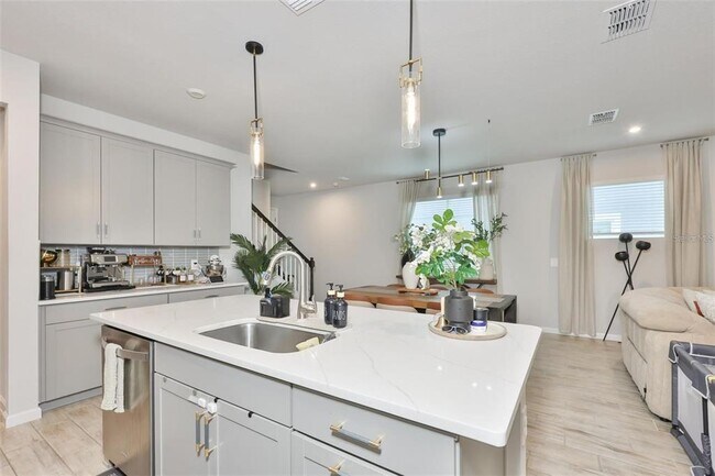 Building Photo - 1123 Crk Vly Ct