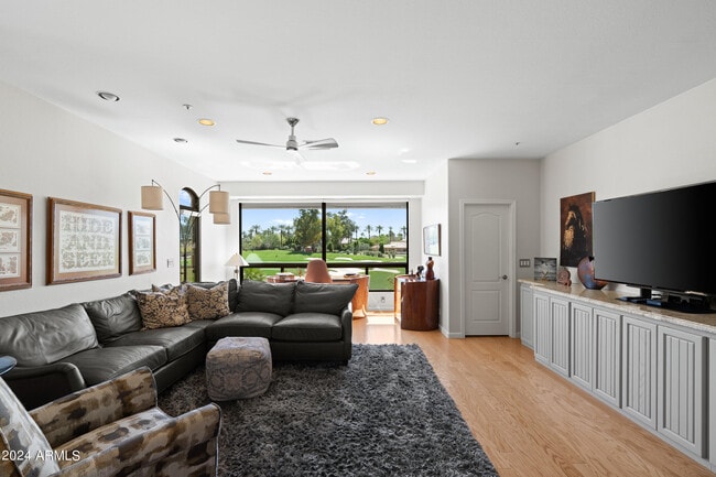 Building Photo - 7705 E Doubletree Ranch Rd