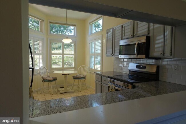 Building Photo - 6006 Bridgepointe Dr