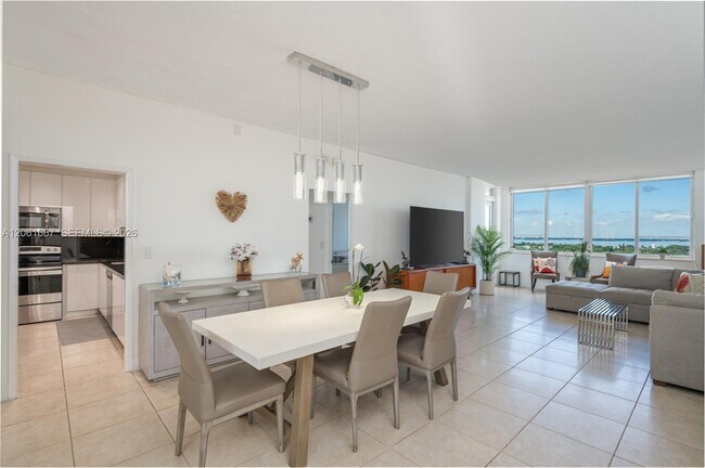 Building Photo - 5005 Collins Ave