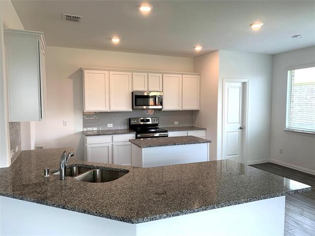 Building Photo - 513 Peel St