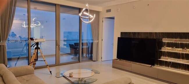 Building Photo - 18975 Collins Ave