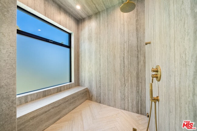 Building Photo - 12001 Crest Ct