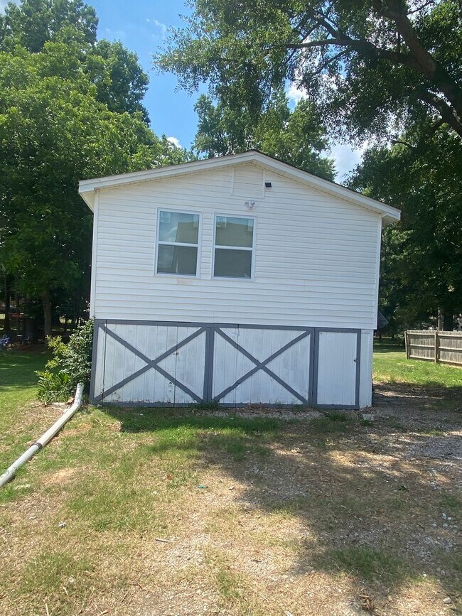 Building Photo - Mobley