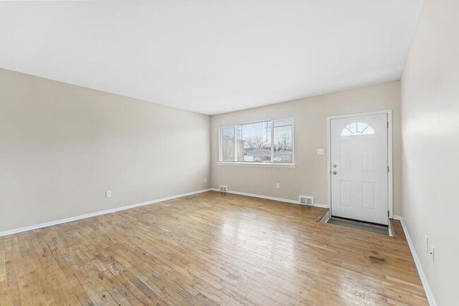 Building Photo - 1165 5th St