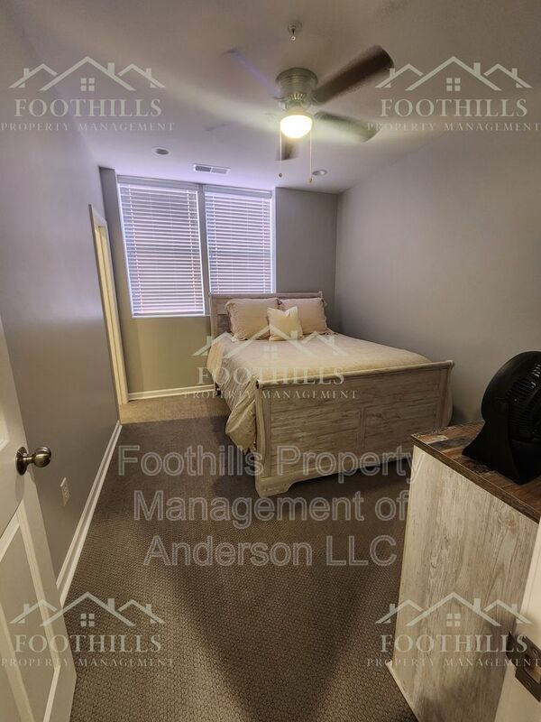 Building Photo - 214 N Main St